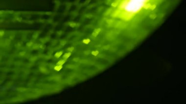Bokeh kalbinde bulanık ayna disko topu