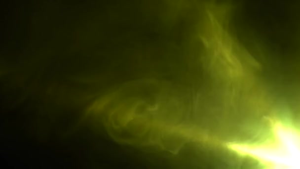 Raios de luz na fumaça em um fundo preto — Vídeo de Stock