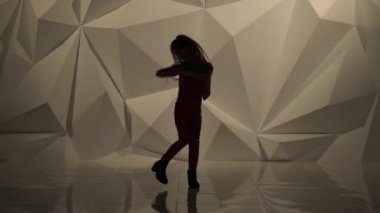 Bebek dans hip hop. Siluet. Geometrik arka plan