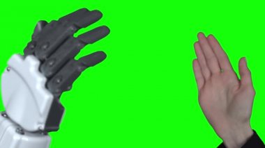 Bir kadın ve bir robot el bir beşlik. Yeşil ekran. Yakın çekim