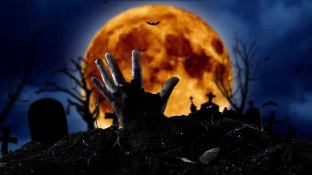 Zombie-Hand kommt aus dem Grab. Hintergrund des Friedhofs — Stockvideo