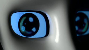 Bir robot gözlerini kapat