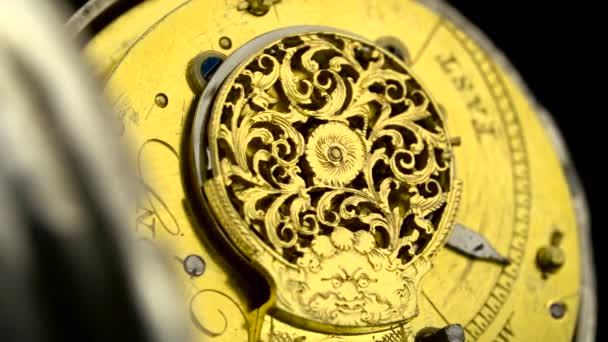 Mécanisme montre de poche vintage sur fond noir. Ferme là. Son 