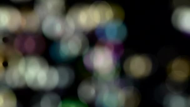 Abstrakte kleine Lichter Bokeh fliegen. Zeitlupe. schwarze Hintergründe — Stockvideo