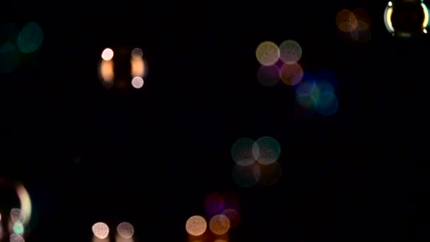 Abstrakte kleine Lichter Bokeh fliegen. Zeitlupe. schwarze Hintergründe — Stockvideo