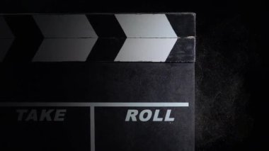 Film kartı tebeşir siyah bir bulut ile yakın çekim