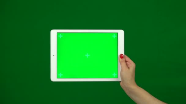 Laptop computer in the hands with green screen — Stock Video