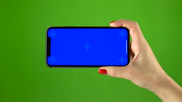 La pantalla del teléfono es azul croma clave. Pantalla verde — Vídeos de Stock