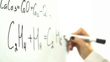 Gemide kimya ve matematiksel denklemler duvar
