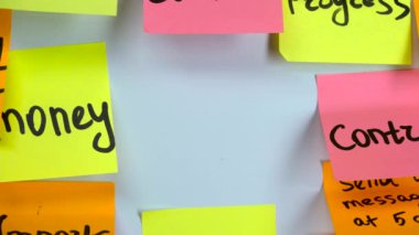 Bir tahta üzerinde kelime başarı ile etiket