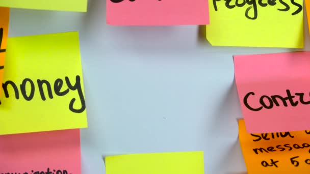 Word leadership written on orange sticker glue board — Stock Video