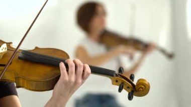 Keman bulanık closeup artalanda çalışır