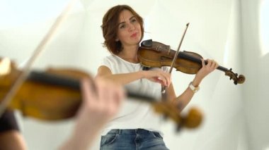 Keman bulanık closeup artalanda çalışır