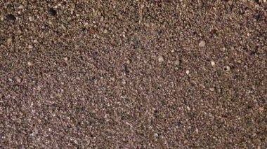 Üstten görünüm Kum Plajı deniz su sallayarak tarafından kapatın. Ağır çekim