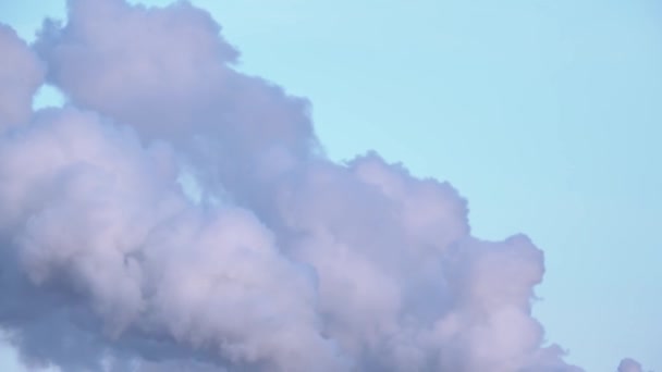 El humo al atardecer de invierno 004 — Vídeos de Stock