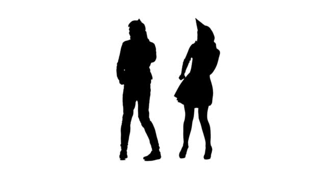 Guy e la ragazza con i cappelli che ballano ad una festa di compleanno. Sfondo bianco. Silhouette — Video Stock