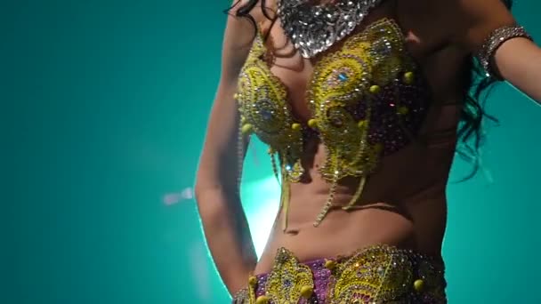 Belly dancer arabian in exotic dance. Smoke background. Slow motion. Close up — Stock Video
