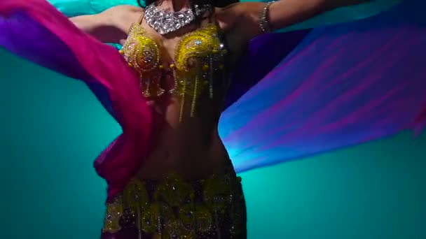 Girl dancing belly dance with a veil in her hands . Smoke background. Slow motion. Close up — Stock Video
