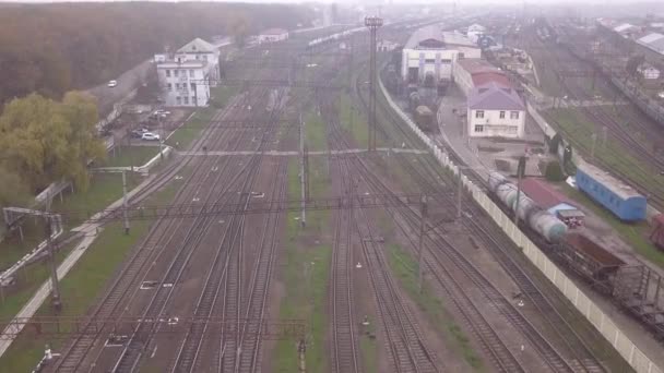 Przelot nad pociągami. Strzał z lotu ptaka — Wideo stockowe