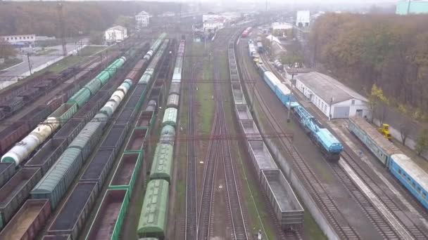 Pohled na vlakové nádraží shora — Stock video