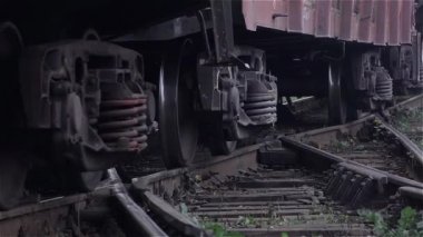 Yakın Yukarı geçen yük treni