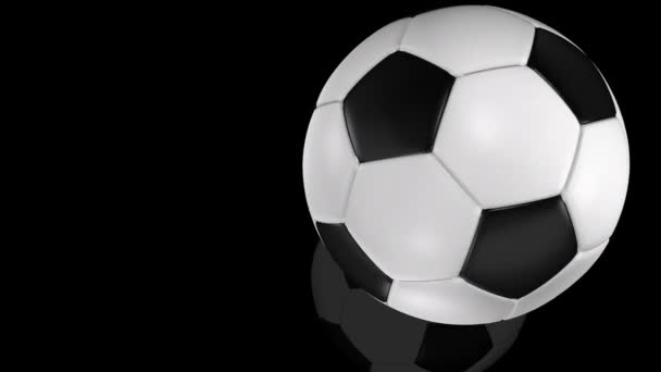 3D κινούμενα σχέδια της ρεαλιστικής μπάλας ποδοσφαίρου που κυλάει στην επιφάνεια του καθρέφτη. — Αρχείο Βίντεο