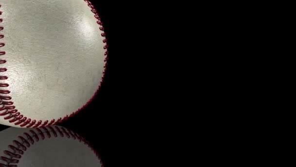 3D-animatie van duurzame honkbal bal dwarrelt op spiegel oppervlak. — Stockvideo