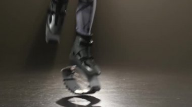 Yavaş çekim. Close. Kangoo stüdyoda siyah arka plan atlar