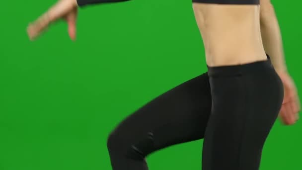 Close-up câmera lenta, mulheres corpo treinamento em kangoo saltos sapatos . — Vídeo de Stock
