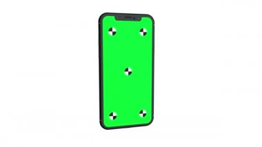 Yeşil ekran ekran akıllı telefon kalkan merkezinde dönen. Reklam alanı, çalışma alanı kadar mock up.