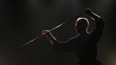 Kendo savaşçı bokken, yavaş hareket ile dövüş sanatı pratik