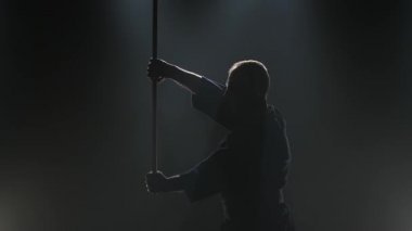Kendo gurubokken, yavaş hareket ile dövüş sanatı pratik