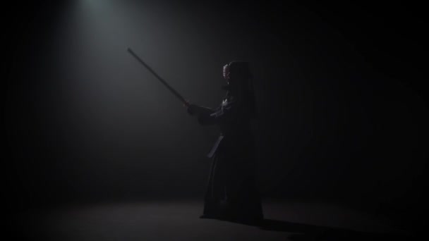 Kendo warrior practicing martial art with Katana shinai, slow motion. — Stock Video