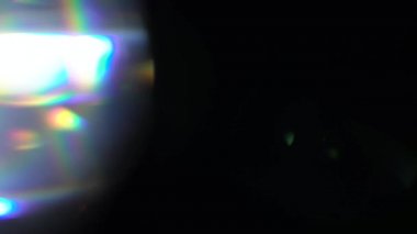Mercek Bozukluğu 4K Işık Ufku, Parlak Lens parlamaları geçiş, başlık ve kaplama, ışık titreşimleri ve parlamalar için. Karanlık arka planda Ultra Yüksek Çözünürlükteki ışık sızıntısı