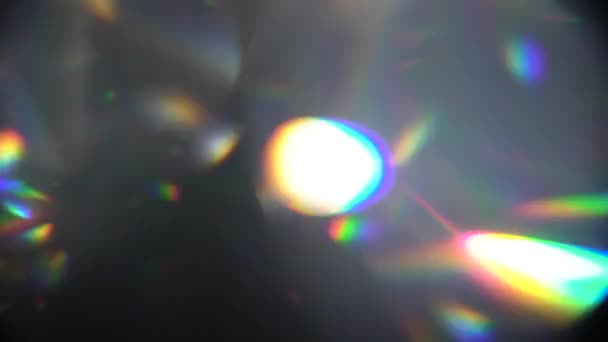 Distorsiones de lentes Horizonte de luz 4K, destellos de destellos de destello de lente brillante para transiciones, títulos y superposiciones, pulsos y brillos de luz. fuga de luz en ultra alta definición sobre fondo oscuro con destello de lente real — Vídeos de Stock