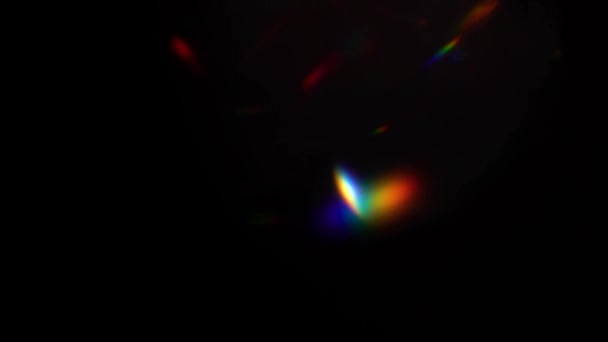 Искажения объектива 4K Light HD, вспышки Light Lens Flare для транситаций, заголовков и наложения, световые импульсы и перчатки. Утечка света в ультра высокой четкости на темном фоне с бликом реального объектива — стоковое видео