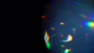 Siyah Arka Plan üzerinde Studio Gerçek Lens Flare Shot. Bindirme veya Ekran Filtresi olarak eklenmesi kolaydır. Yeşil ve Altın ışık.