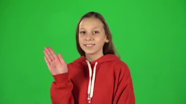 Linda chica está saludando con sus manos . — Vídeos de Stock