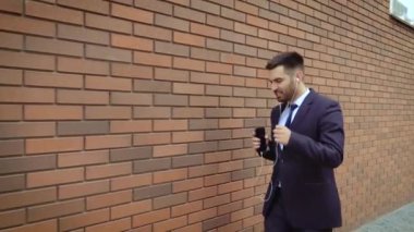 Mutlu Başarılı İşadamı Kablosuz Kulaklıklar Dancing