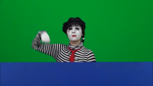 Mime taking clothes off, throwing away. Chroma key. Close up. — Stock Video