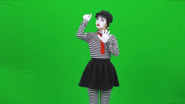 Mime girl is putting hands on invisible glass. Chroma key. — Stock Video