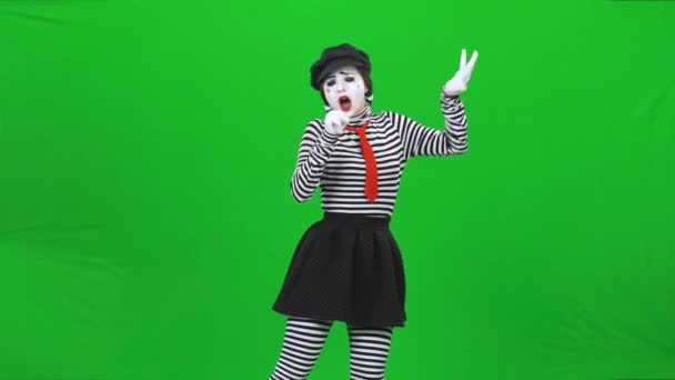 A pantomim lány énekel és gesztikulál. Kroma kulcs. — Stock videók