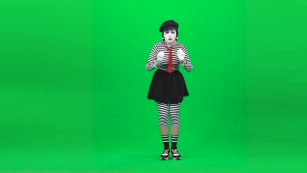 Mime girl trying see something clearly. Chroma key. Full length. — Stock Video