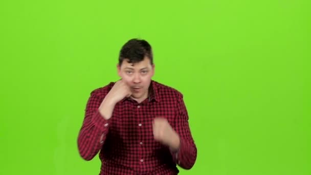 Man is standing in a rack and boxing. Green screen. Slow motion — Stock Video