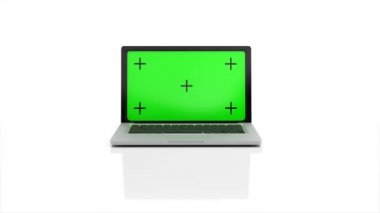 Yeşil ekranlı modern laptop beyaz arka planda görünür ve açılır. Alfa kanalında 4K animasyon. 3B görüntüleme