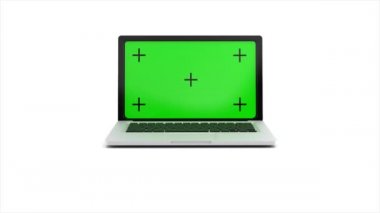 Beyaz arka planda yeşil ekranlı modern bir laptop açılıyor. Alfa kanalında 4K animasyon. 3B görüntüleme