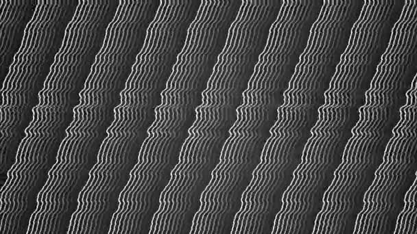 Animation svart och vitt böjda vågiga linjer rör sig och blinka diagonalt på en svart bakgrund. — Stockvideo