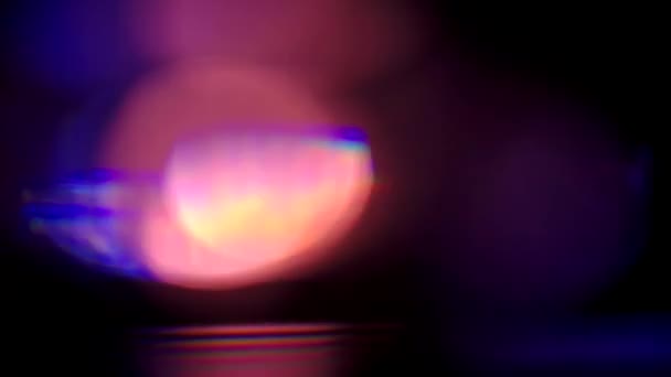 色彩斑斓的灯光泄露背景。Lens工作室的照明弹爆裂覆盖。自然光照明灯的防爆效果.用于合成你的视频，风格化视频，转换 — 图库视频影像