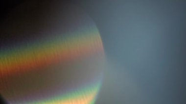 Koyu arkaplanda güzel bir ışık sızıntısı var..