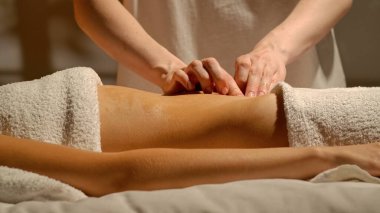 Rahatlatıcı bir masaj deneyimi. Gerginliği azaltmak ve hünerli dokunuşlarla genel olarak iyileşmek için tasarlandı..